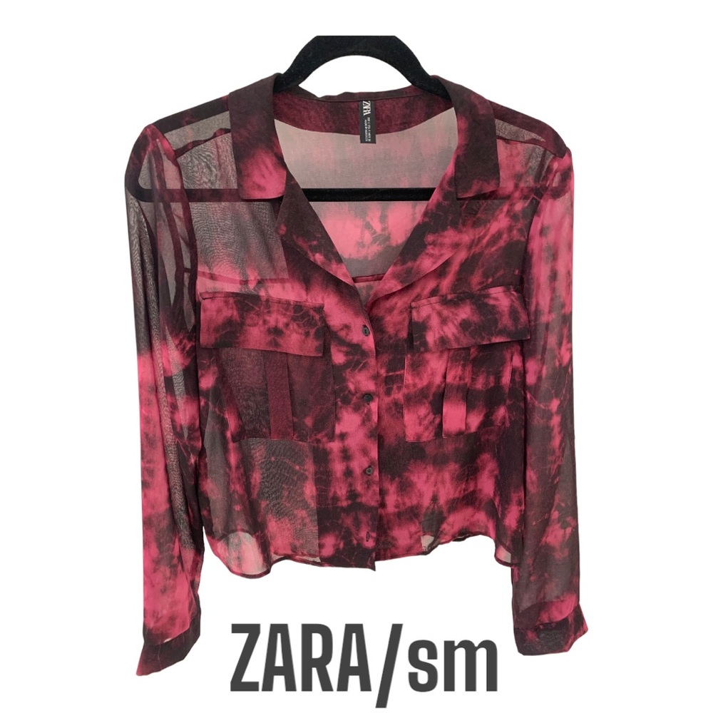 Blk and pinkish …two front pockets , sheer might want to wear cami.